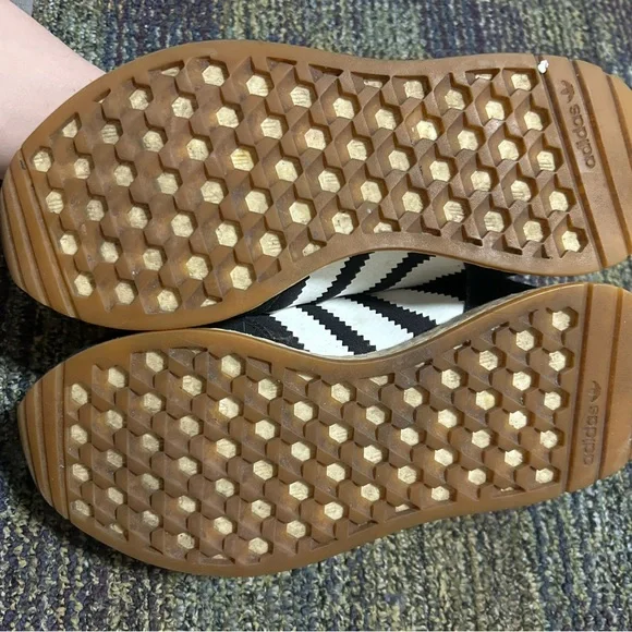 Adidas iniki black men’s 5 womens 6.5 - Picture 5 of 5